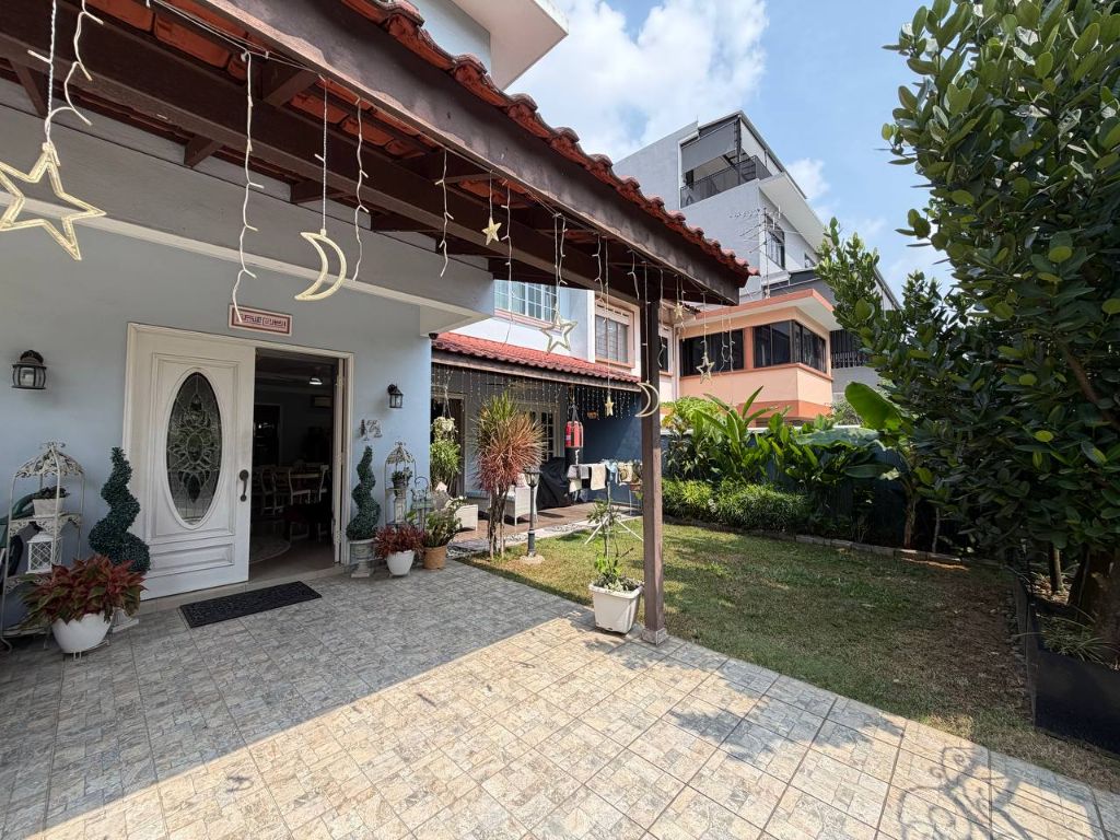 Front yard and entrance porch of the Jalan Salang landed home, with a paved driveway and garden